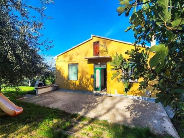 Casa Indipendente in affitto a Chieti via valenti, riscaldamento autonomo, caminetto, centrale TrovaCasa