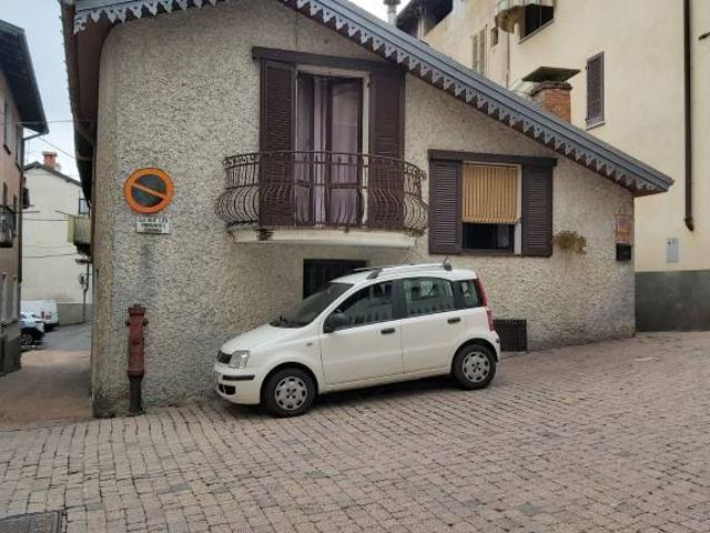 Casa indipendente in affitto a Cuasso al Monte piazza Roma, 1, Cavagnano