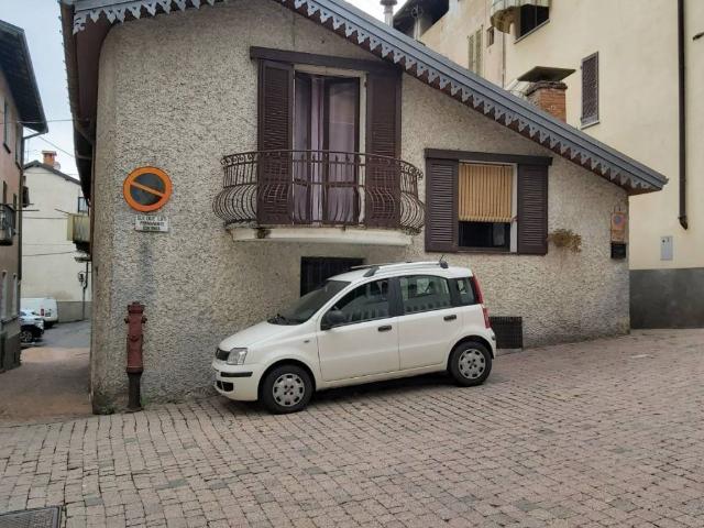 Casa Indipendente in affitto a Cuasso al Monte piazza Roma, 1, arredato, posto auto, riscaldamento autonomo TrovaCasa