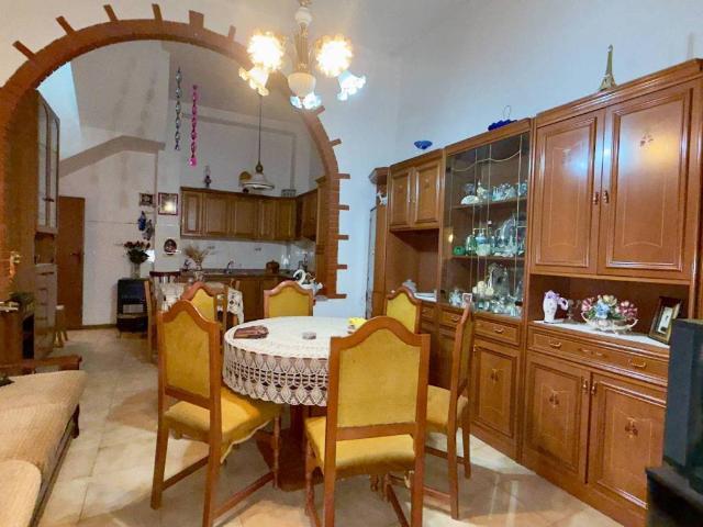 Casa indipendente in affitto a Adrano CT