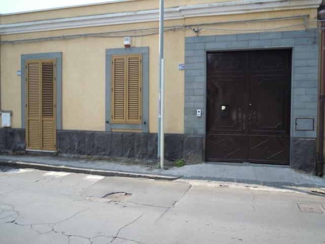 Casa Indipendente in affitto a Belpasso via 17 traversa 77, non arredato/vuoto, box, terrazzo TrovaCasa