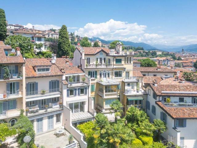 Casa Indipendente in affitto a Bergamo via Sant'Alessandro, giardino privato, box, terrazzo TrovaCasa