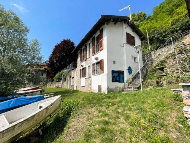 Casa indipendente in affitto a Brusimpiano VA