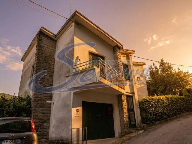 Casa indipendente in affitto a Brienno CO