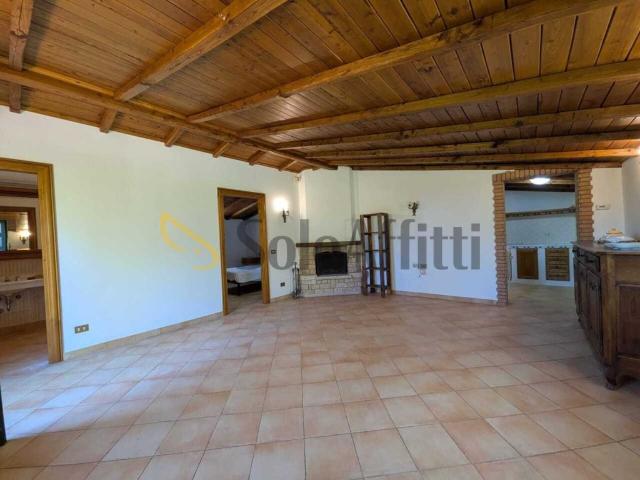 Casa Indipendente in affitto a Grottaferrata via Montiglioni, 34, riscaldamento autonomo, parzialmente arredato, caminetto TrovaCasa