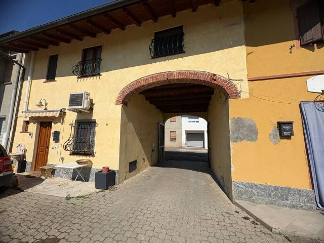 Casa indipendente in affitto a Dorno PV