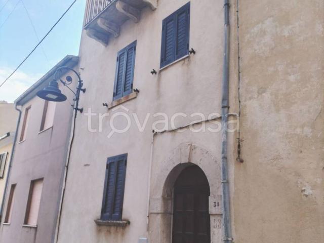 Casa Indipendente in affitto a Duronia piazza San Rocco, 23, arredato, caminetto, buono stato TrovaCasa