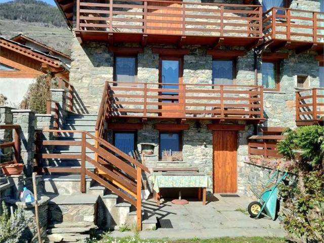 Casa indipendente in affitto a Emarèse AO