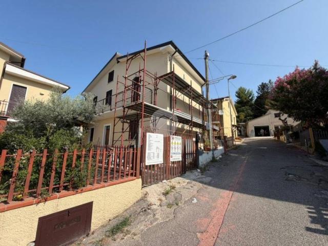 Casa Indipendente in affitto a Fara in Sabina via Pietro Micca, 2, giardino privato, parzialmente arredato, ristrutturato TrovaCasa