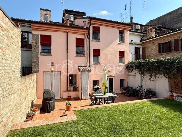 Casa Indipendente in affitto a Ferrara, giardino privato, box, riscaldamento autonomo TrovaCasa