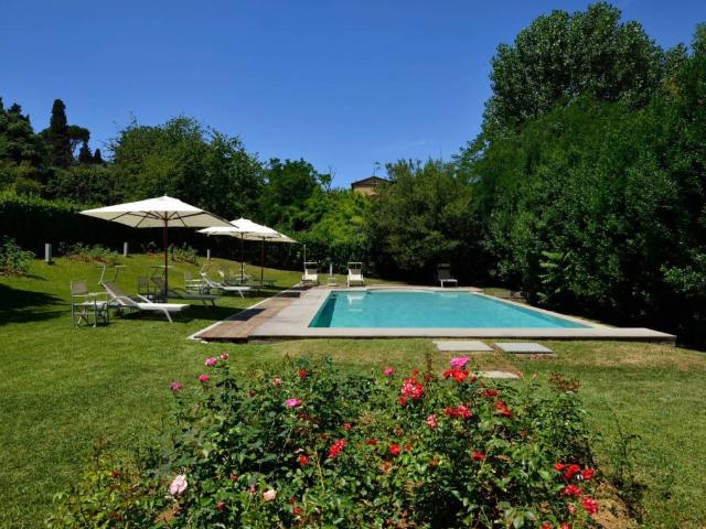 Casa Indipendente in affitto a Firenze viale Michelangiolo, posto auto, piscina condominiale, ripostiglio TrovaCasa