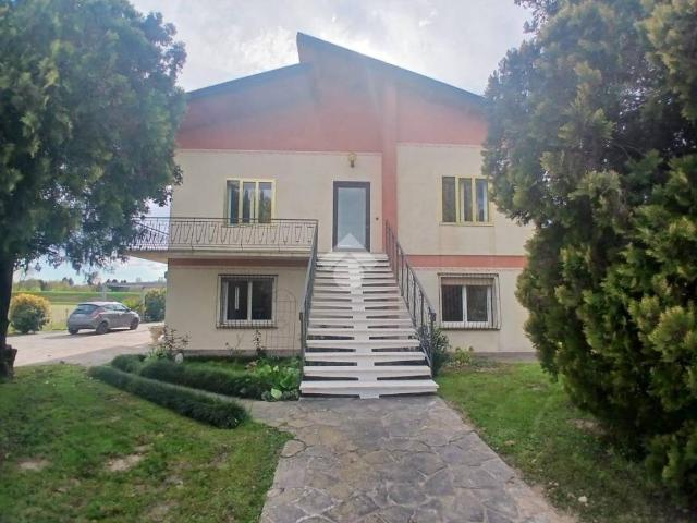 Casa Indipendente in affitto a Longare via Secula, giardino privato, box, terrazzo TrovaCasa