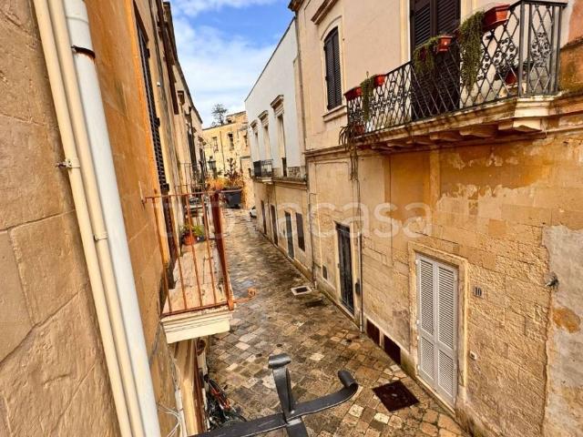 Casa Indipendente in affitto a Lecce via Ermenegildo Personé, 25, arredato, terrazzo, caminetto TrovaCasa