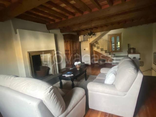 Casa Indipendente in affitto a Lucca via delle Scuole, snc, arredato, giardino privato, posto auto TrovaCasa