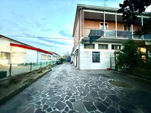 Casa Indipendente in affitto a Modena via dei Fonditori, 40, arredato, giardino privato, posto auto TrovaCasa
