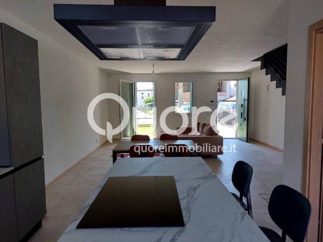 Casa Indipendente in affitto a Moruzzo via Aita, arredato, giardino privato, terrazzo TrovaCasa