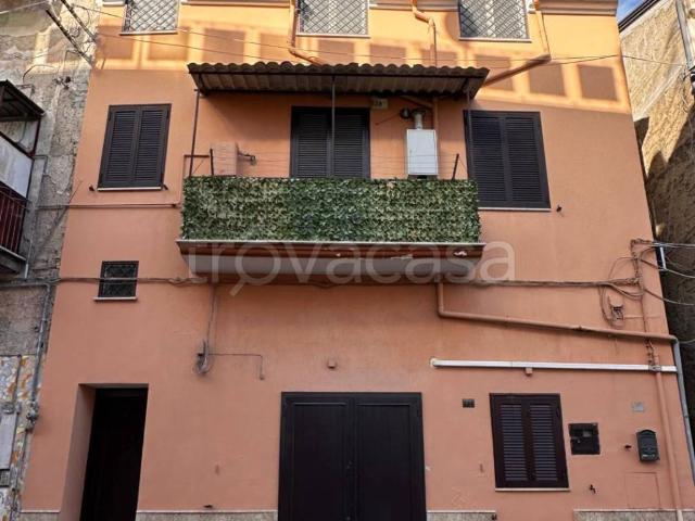 Casa Indipendente in affitto a Maddaloni via Ponte Carolino, 246, balcone, angolo cottura, ripostiglio TrovaCasa