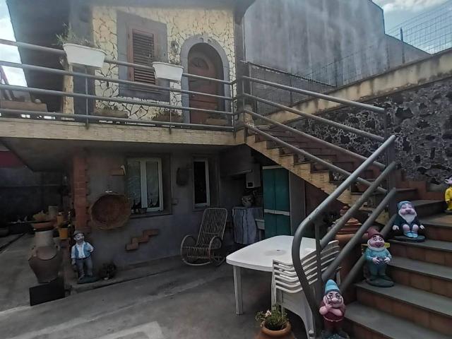 Casa indipendente in affitto a Nicolosi CT