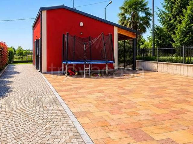 Casa Indipendente in affitto a San Secondo di Pinerolo, giardino privato, box, parzialmente arredato TrovaCasa