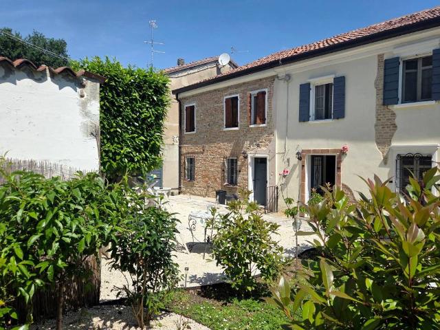 Casa indipendente in affitto a Sustinente MN