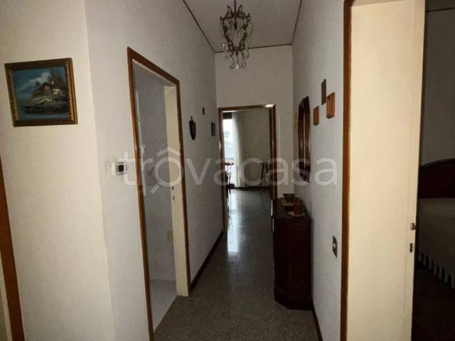 Casa Indipendente in affitto a Padova via Muzio Attendolo Sforza, arredato, giardino privato, cantina TrovaCasa
