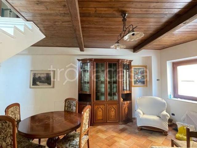 Casa indipendente in affitto a Pizzoli via Sant'Antonio