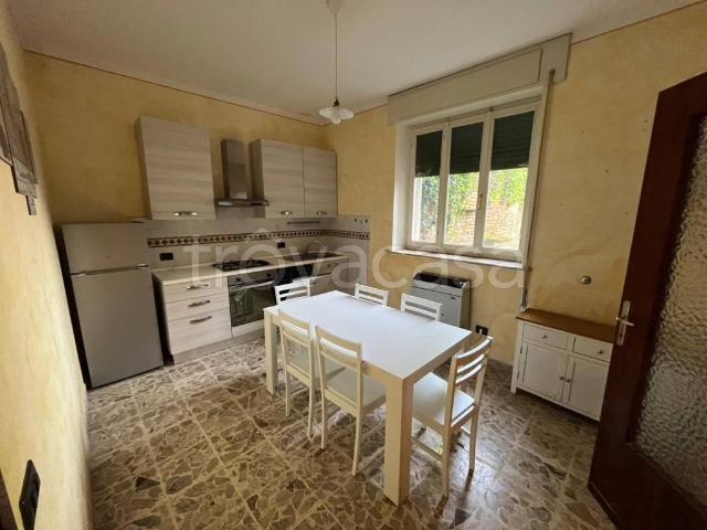 Casa Indipendente in affitto a Tornata via Guglielmo Marconi, giardino privato, parzialmente arredato, cantina TrovaCasa