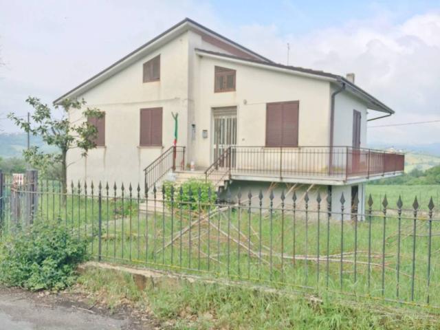 Casa indipendente in affitto a Taurasi AV