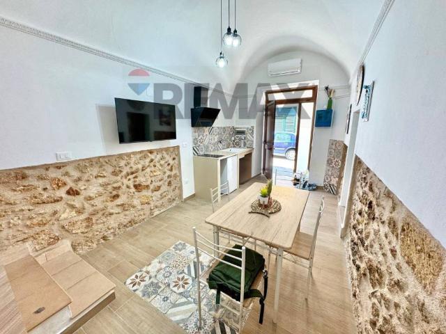 Casa Indipendente in affitto a Terrasini via dei Mille, 59, arredato, terrazzo, ultimo piano TrovaCasa