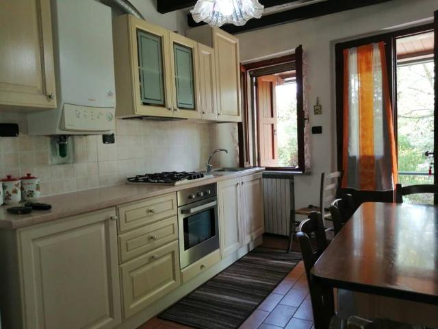Casa indipendente in affitto a Varano de' Melegari PR