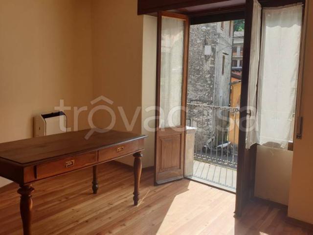 Casa Indipendente in affitto a Varallo via Principale, 17, parzialmente arredato, ristrutturato, lavanderia TrovaCasa
