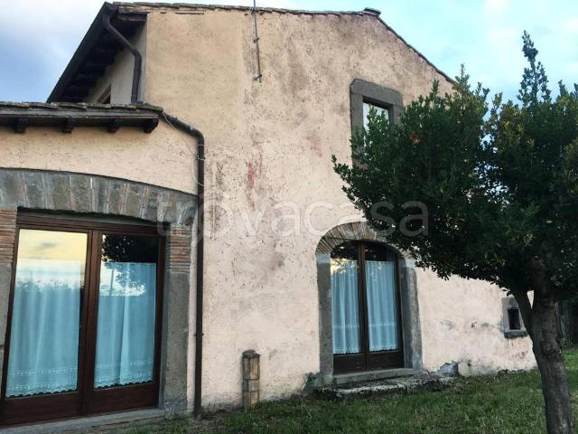 Casa Indipendente in affitto a Viterbo strada Santissimo Salvatore, arredato, giardino privato, cucina a vista TrovaCasa