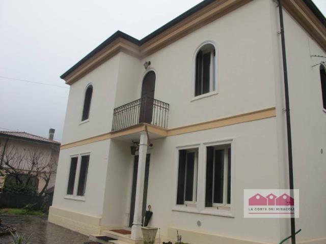 Casa Indipendente in affitto a Vicenza via Cadorna 30, giardino privato, posto auto, aria condizionata TrovaCasa
