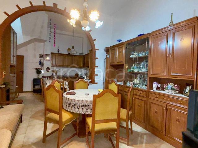 Casa Indipendente in affitto ad Adrano via Vittorio Veneto, arredato, terrazzo, balcone TrovaCasa
