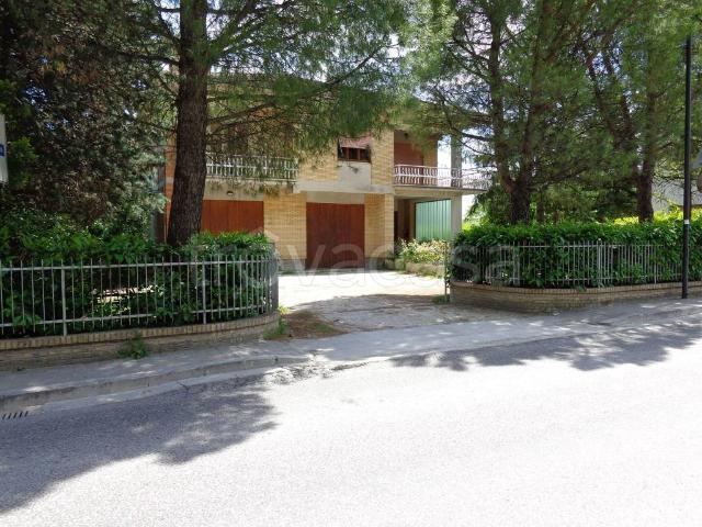 Casa Indipendente in in affitto da privato a Treia via Don Luigi Sturzo, 29, posto auto, box, da privato TrovaCasa