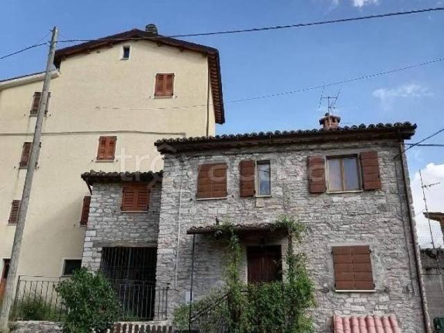 Casa Indipendente in in affitto da privato a Fiastra frazione Oppio, da privato, doppi servizi TrovaCasa
