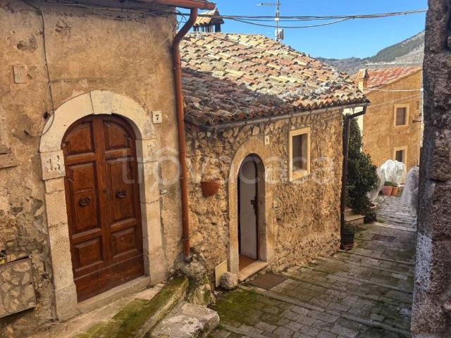 Casa Indipendente in in affitto da privato a Santo Stefano di Sessanio via 4 Novembre, 9, arredato, da privato, travi a vista TrovaCasa