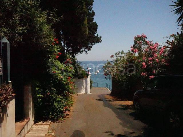 Casa Indipendente in in affitto da privato ad Aci Castello via degli Oleandri, 13, arredato, giardino, posto auto TrovaCasa