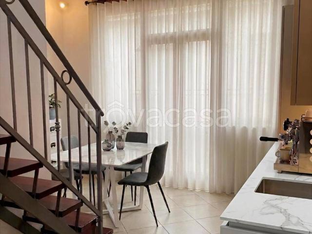 Casa Indipendente in in affitto da privato ad Altamura via Vincenzo Cotugno, da privato, luminoso, cucina abitabile TrovaCasa
