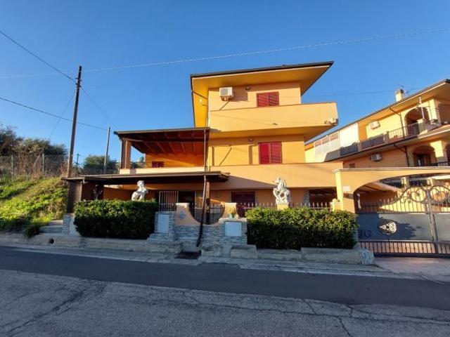 Casa Indipendente Mosciano Sant'Angelo. Rif.: Cod. rif A039VRG