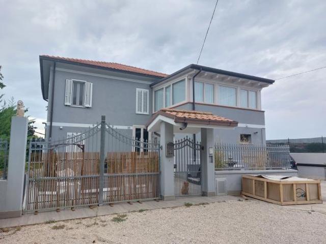 Casa Indipendente Mosciano Sant'Angelo. Rif.: Cod. rif A155VRG