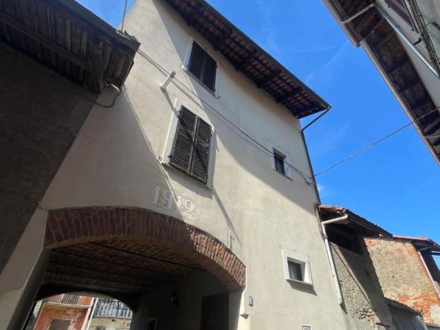 Casa indipendente ristrutturata a Candia Canavese