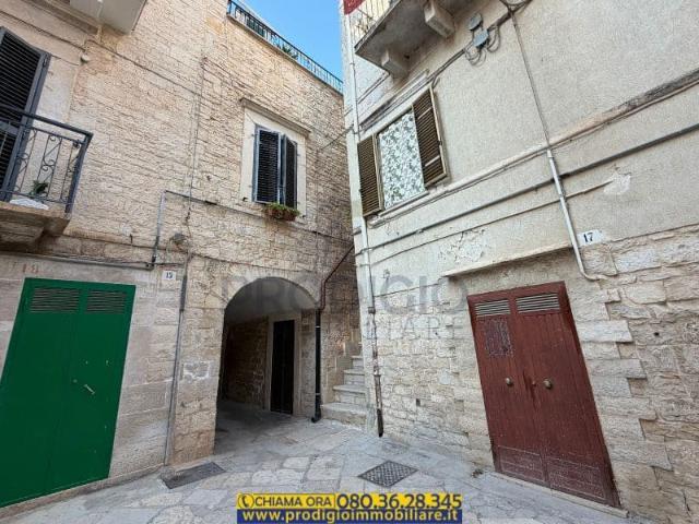 Casa indipendente ristrutturata in locazione a Ruvo