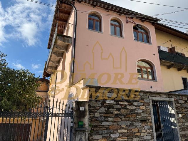 Casa indipendente ristrutturata in via vico 3, Caprezzo