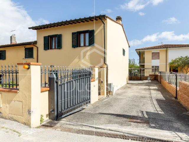 Casa indipendente ristrutturata, Pisa la vettola