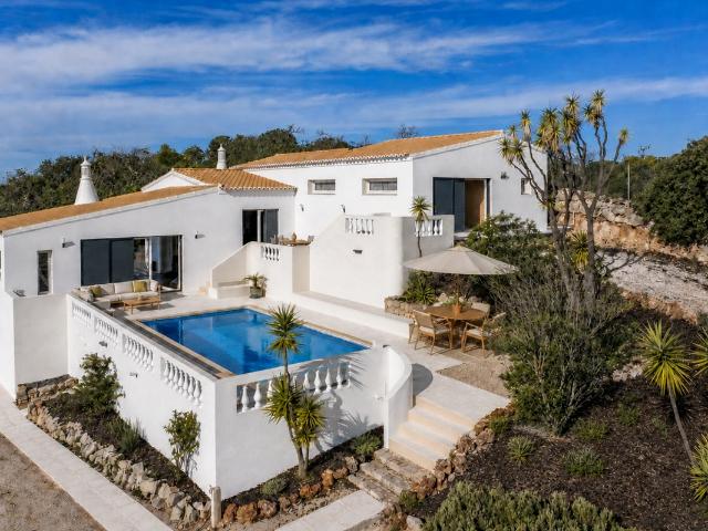 Casa isolada de 5 cômodos em Boliqueime