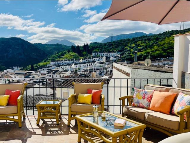Casa luminosa, modernizada con excelentes calidades y lista para entrar a vivir
