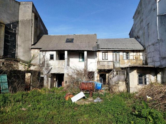 CASA LUMINOSA PARA REFORMAR CON FINCA EN PONTEVEDRA