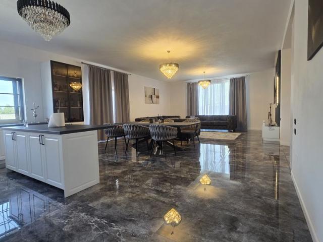 Casa Lux 650mp teren