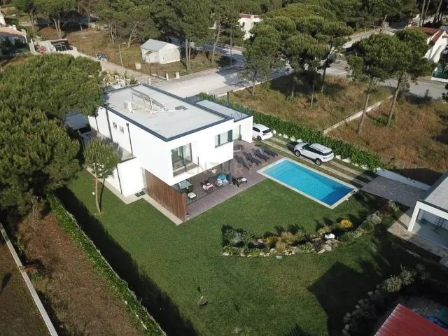 Casa Luxuosa em Sesimbra, Setúbal com Vista para o Campo